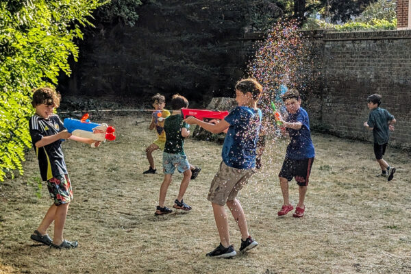Cubs garden water fight